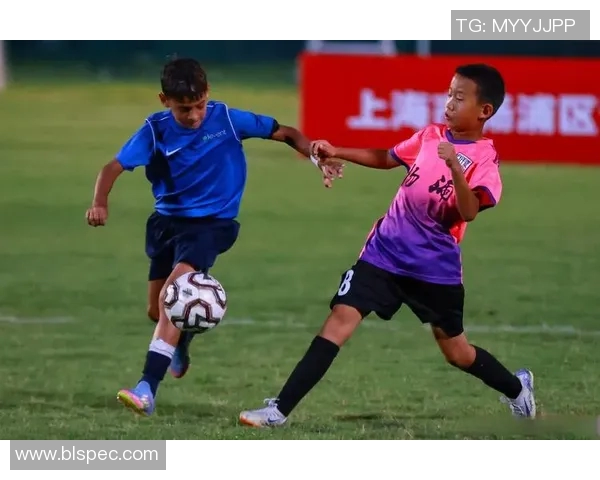 南京足球队逆袭之路揭秘：从默默无闻到邀请赛冠军的传奇故事